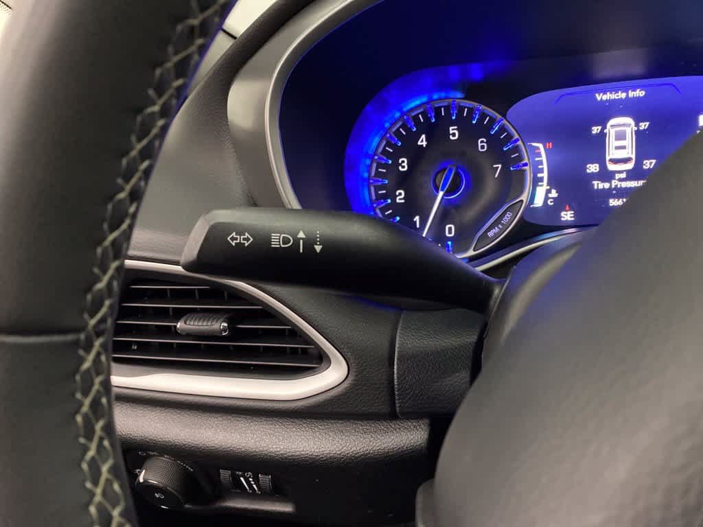 Used 2025 Chrysler Pacifica Select FWD image 21
