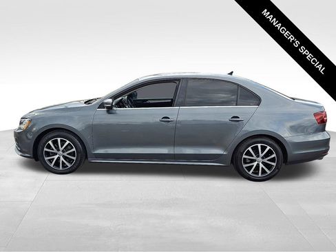 Used 2018 Volkswagen Jetta SE image 4