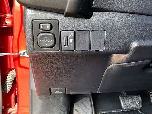 Used 2019 Toyota Corolla LE image 30