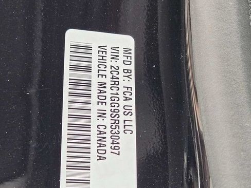 Used 2025 Chrysler Pacifica Limited FWD image 42