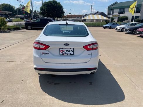 Used 2016 Ford Fusion SE FWD image 8