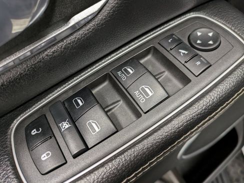 Used 2022 RAM 1500 Laramie image 9