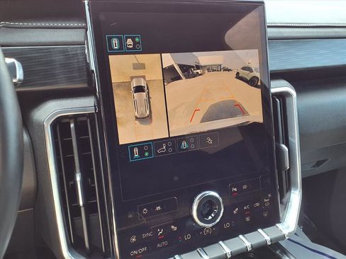 Used 2025 GMC Acadia Elevation image 5