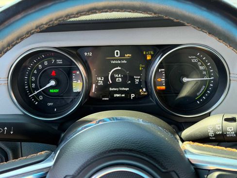 Used 2023 Jeep Wrangler Unlimited Sahara AWD/4WD image 17