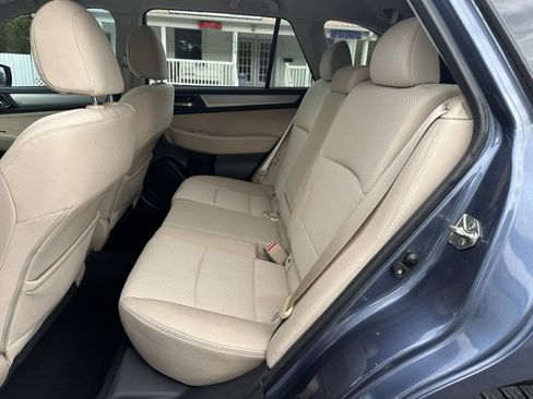 Used 2017 Subaru Outback 2.5i Premium image 11