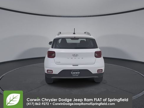 Used 2025 Hyundai Venue SEL FWD image 13