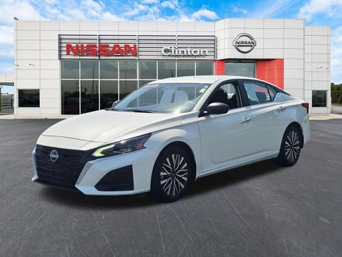 Used 2025 Nissan Altima 2.5 SV FWD image 7