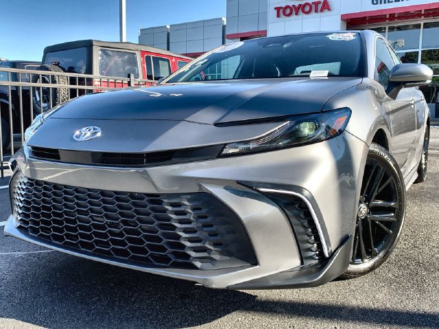 Used 2026 Toyota Camry SE FWD image 1