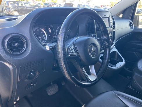 Used 2018 Mercedes-Benz Metris Passenger image 17