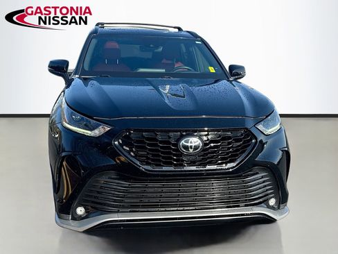 Used 2021 Toyota Highlander XSE image 2