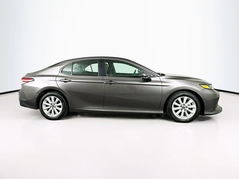 Used 2018 Toyota Camry LE w/ Convenience Package image 10