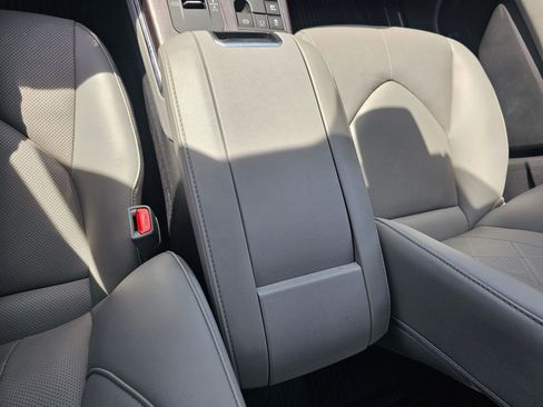 Used 2023 Toyota Highlander Platinum AWD/4WD image 29