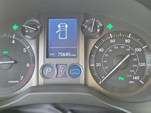 Used 2015 Lexus GX 460 image 25