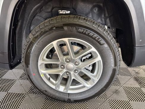 New 2025 Jeep Grand Cherokee Laredo X w/ Luxury Tech Group I image 13