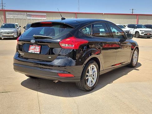 Used 2018 Ford Focus SE FWD image 3