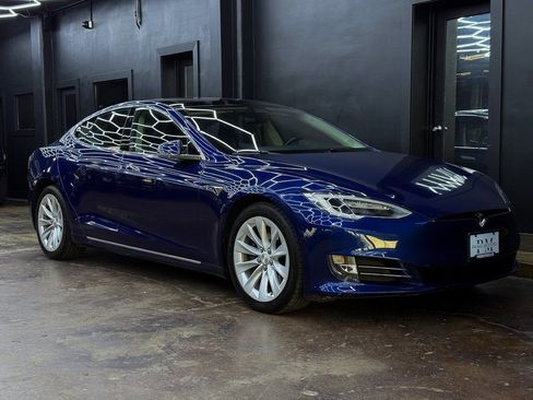 Used 2017 Tesla Model S 60D image 11