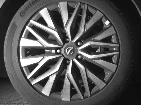 Used 2025 Nissan Altima 2.5 SV FWD image 13