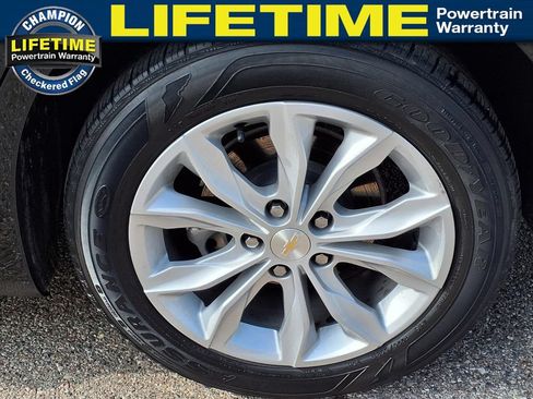 Used 2025 Chevrolet Malibu LT FWD image 9