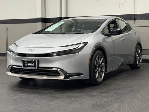 Used 2024 Toyota Prius Prime FWD image 5