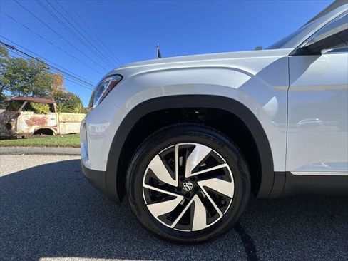 New 2026 Volkswagen Atlas SEL image 10