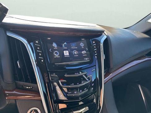 Used 2016 Cadillac Escalade Premium image 34