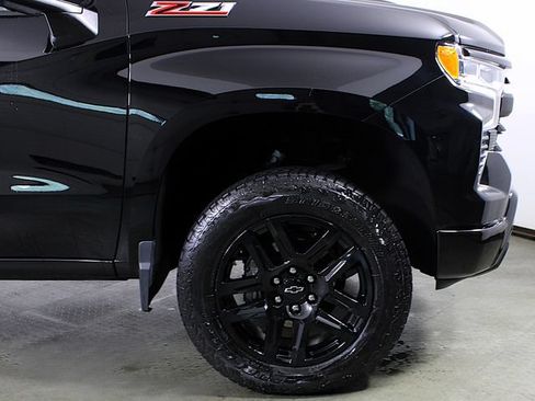 Used 2025 Chevrolet Silverado 1500 LT Trail Boss w/ LT Trail Boss Premium Package AWD/4WD image 12