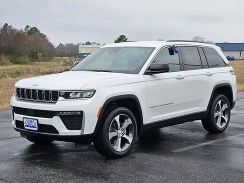 New 2026 Jeep Grand Cherokee Limited RWD image 3
