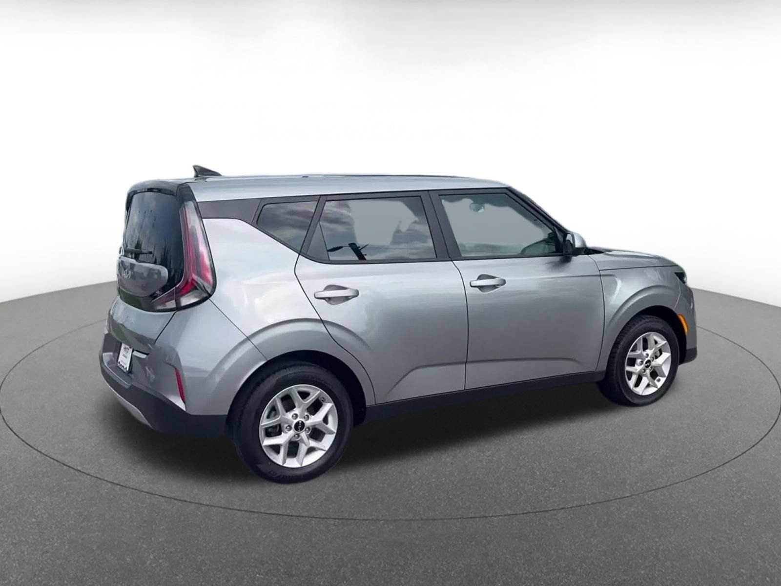 Used 2025 Kia Soul LX w/ LX Technology Package FWD image 14