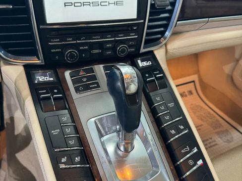 Used 2010 Porsche Panamera S image 9