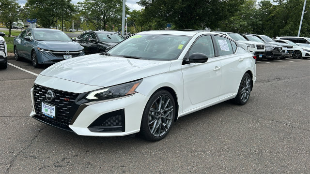 Certified 2023 Nissan Altima 2.0 SR FWD image 3
