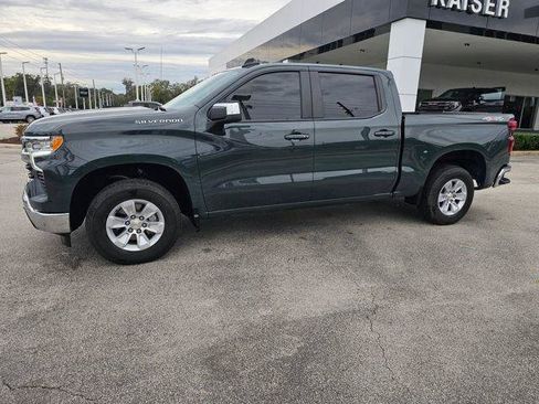 Used 2025 Chevrolet Silverado 1500 LT AWD/4WD image 2