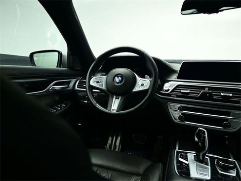Used 2022 BMW 740i xDrive 740i xDrive w/ M Sport Package image 8