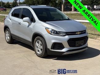 Used 2020 Chevrolet Trax LT w/ LT Convenience Package image 1
