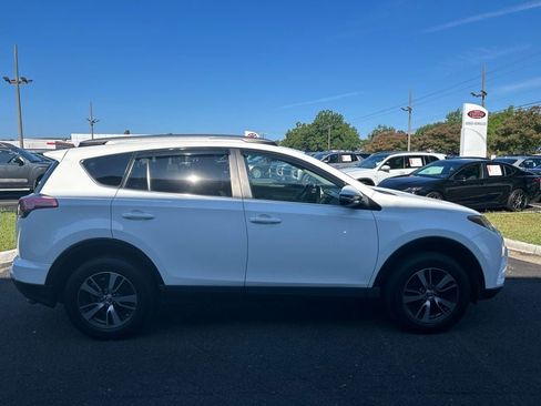 Used 2017 Toyota RAV4 XLE FWD image 2
