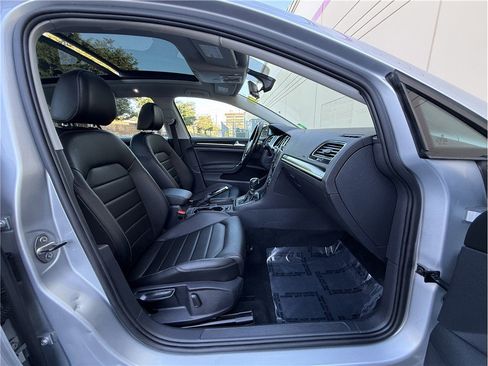 Used 2017 Volkswagen Golf S image 19
