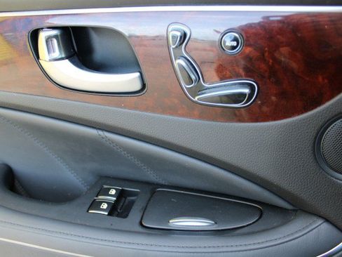 Used 2016 Hyundai Equus RWD image 20
