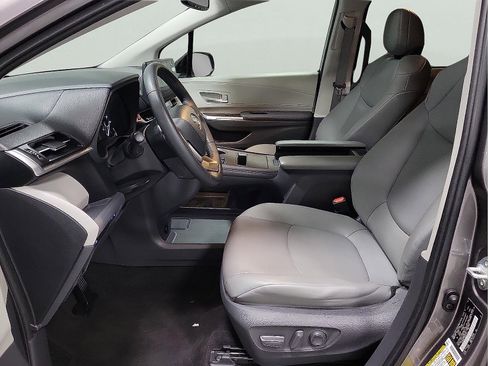 Certified 2021 Toyota Sienna XLE image 11