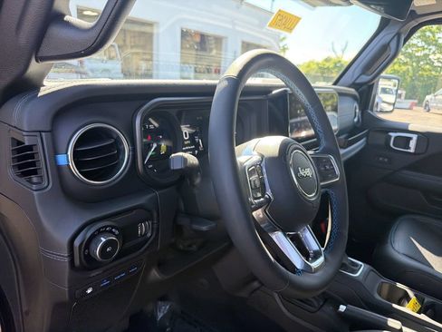 Used 2024 Jeep Wrangler High Altitude AWD/4WD image 20