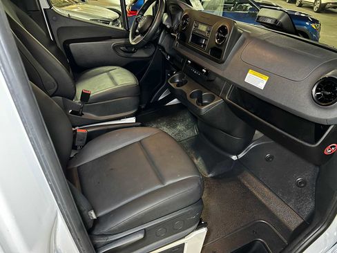 Used 2025 Mercedes-Benz Sprinter 2500 image 11