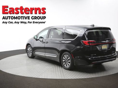 Used 2023 Chrysler Pacifica Limited FWD image 68