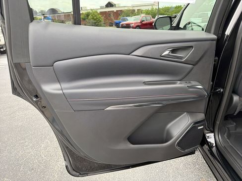 New 2026 Chevrolet Traverse RS w/ LPO, Floor Liner Package FWD image 23