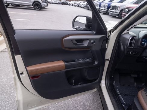 Used 2025 Ford Bronco Sport Outer Banks w/ Sasquatch Outer Banks Package AWD/4WD image 16