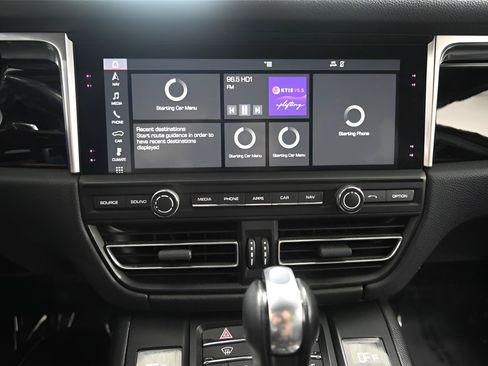 Used 2019 Porsche Macan AWD/4WD image 24