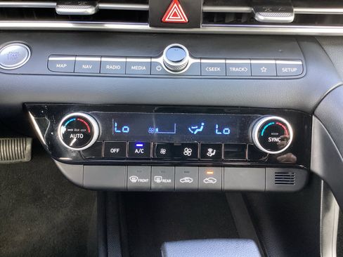 Used 2024 Hyundai Elantra SEL image 22