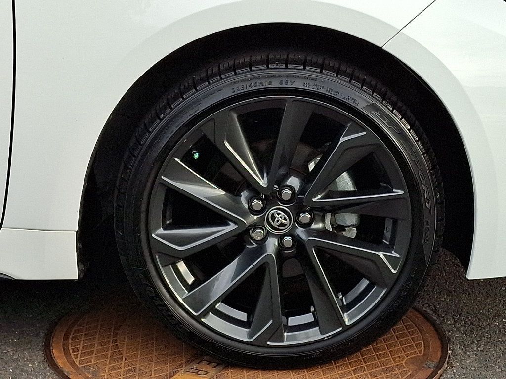 Used 2025 Toyota Corolla SE w/ SE Premium Package FWD image 8