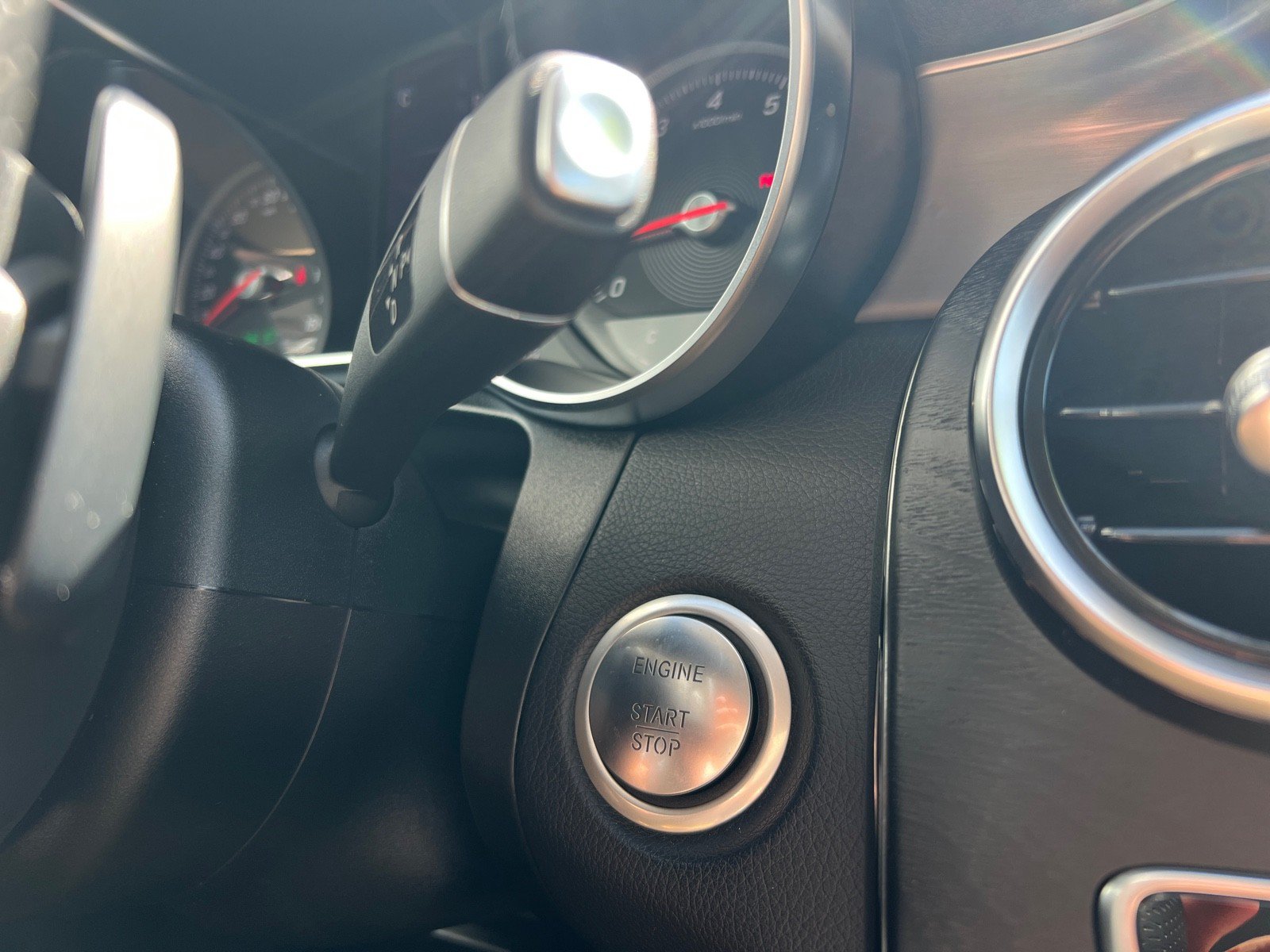 Used 2019 Mercedes-Benz GLC 300 4MATIC image 28
