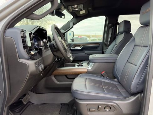 Used 2025 Chevrolet Silverado 3500 High Country image 16