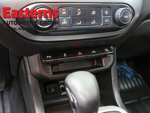 Used 2022 Chevrolet Colorado LT w/ Fleet Safety Package RWD image 20