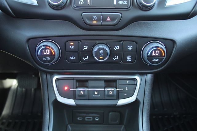 Used 2024 GMC Terrain SLT w/ Infotainment Package II FWD image 31