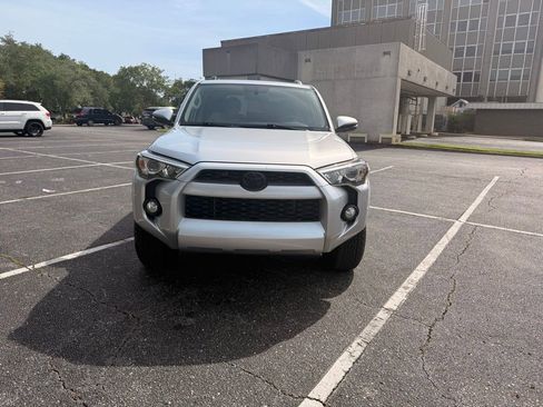 Used 2019 Toyota 4Runner SR5 Premium RWD image 2
